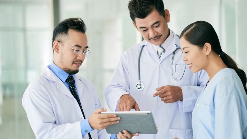 Trao đổi với bác sĩ giúp đánh giá kết quả DEXA cùng các yếu tố liên quan