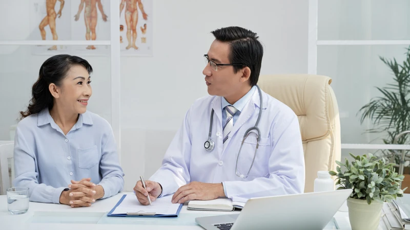 Kết quả DEXA cần được đánh giá cùng tiền sử gãy xương và yếu tố nguy cơ
