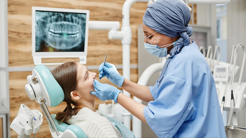 Răng khôn mọc lệch gây đau, sưng, nhiễm trùng sẽ được bác sĩ chỉ định mổ