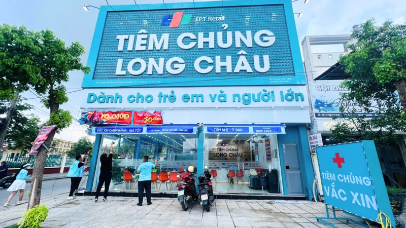 Tiêm chủng Long Châu cung cấp dịch vụ tư vấn, khám sàng lọc và tiêm chủng cho trẻ