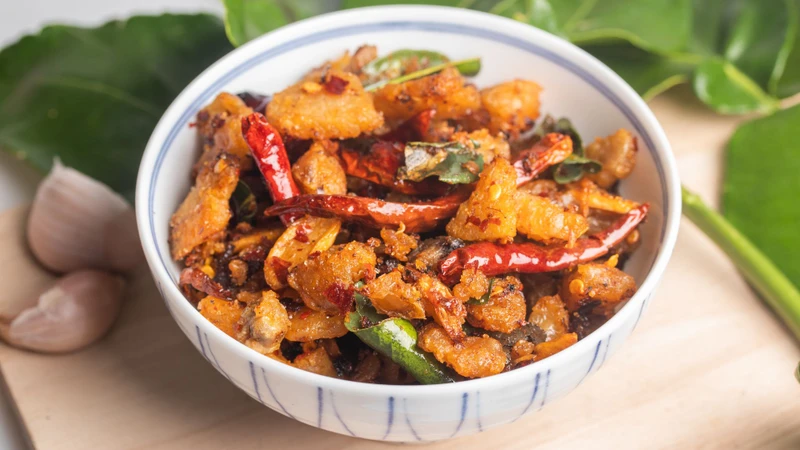 Mẹ bầu nên tránh thực phẩm cay nóng và nhiều gia vị