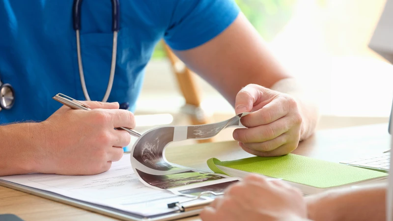 Bác sĩ sẽ giải thích cặn kẽ các thông tin trên phiếu kết quả siêu âm