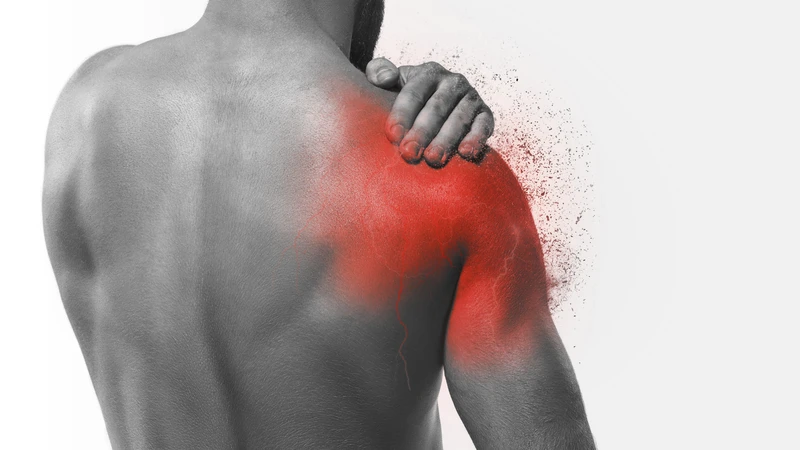 Cơ đau, căng cứng và giảm sức mạnh tạm thời là dấu hiệu thường gặp của DOMS