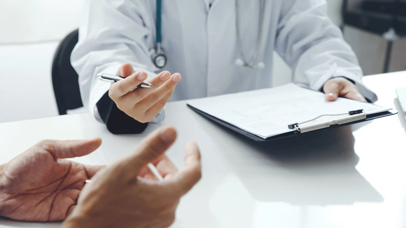 Bác sĩ sẽ tư vấn phương pháp điều trị phù hợp với tình trạng bệnh