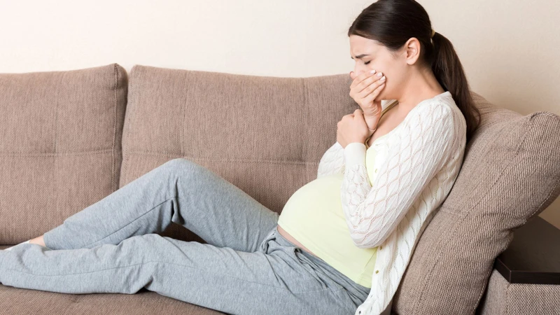 Dư ối có thể khiến mẹ bầu cảm thấy mệt mỏi và khó thở