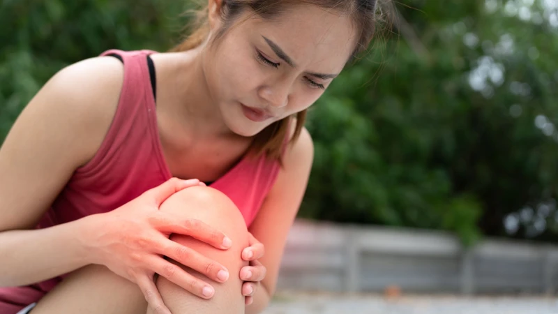 Đau dữ dội vùng khớp gối có thể là dấu hiệu cảnh báo dây chằng chéo trước bị đứt