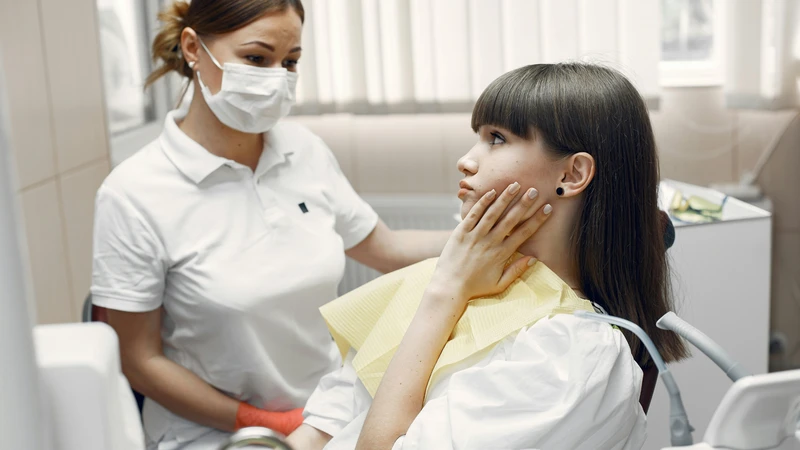 Mục tiêu điều trị là làm giảm độ nhạy cảm của ngà răng