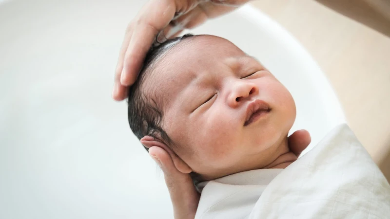 Em bé bị nổi mẩn đỏ trên mặt có nguy hiểm không? Nguyên nhân và cách khắc phục 4