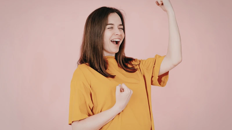 Euphoria là gì? Là trạng thái hạnh phúc mãnh liệt, cảm xúc tích cực dâng cao, tinh thần tràn đầy năng lượng