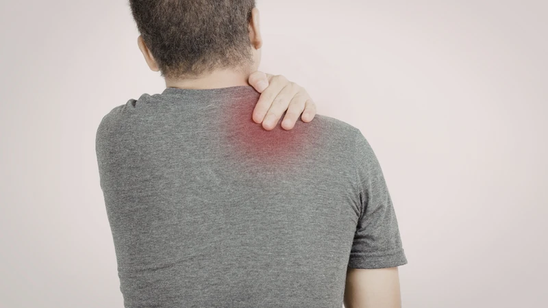 Rách gân cơ trên gai có thể gây mất chức năng nâng tay