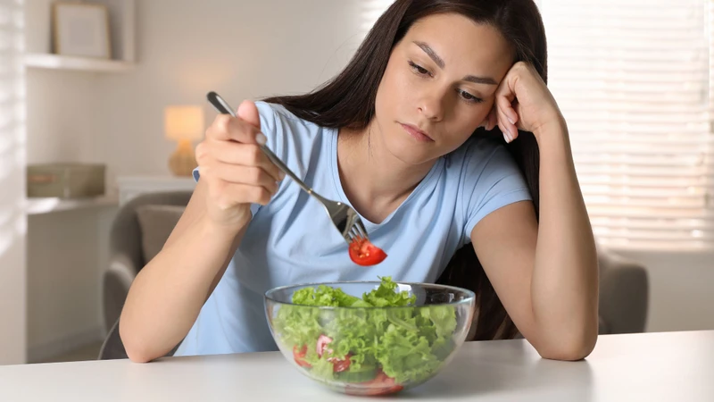 Bệnh gan nhiễm mỡ trở nên nặng hơn sẽ khiến người bệnh sụt cân và biếng ăn