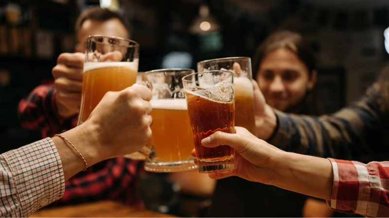 Uống nhiều rượu bia trong thời gian dài có thể làm tế bào gan bị phá hủy nghiêm trọng