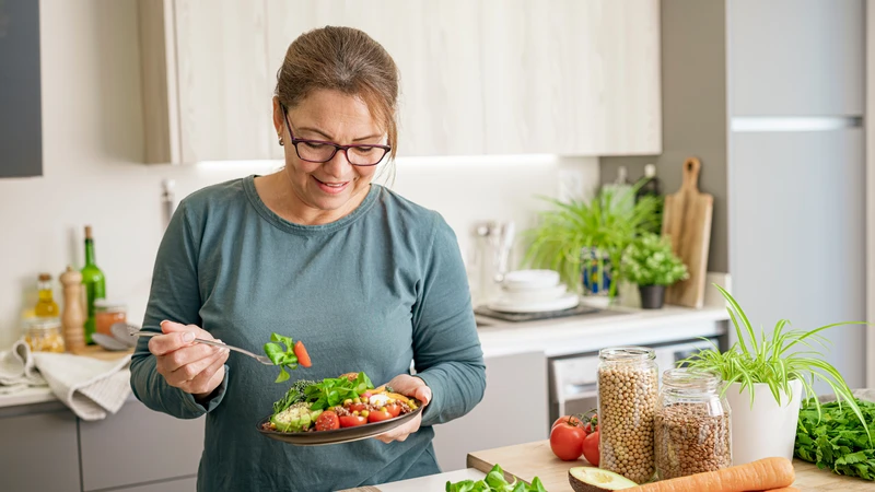 Chế độ ăn uống lành mạnh đóng vai trò quan trọng trong việc phục hồi gan