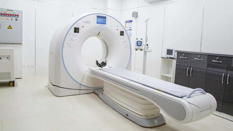 Hình ảnh CT giúp xác định chính xác mức độ di lệch, các mảnh gãy nhỏ và sự liên kết của khớp