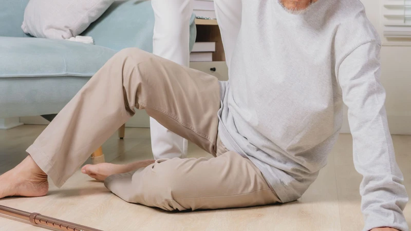 Chống tay khi té ngã là nguyên nhân phổ biến gây gãy xương cẳng tay