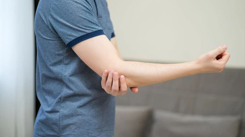 Người bệnh thường cảm thấy đau nhiều tại cẳng tay sau khi bị chấn thương