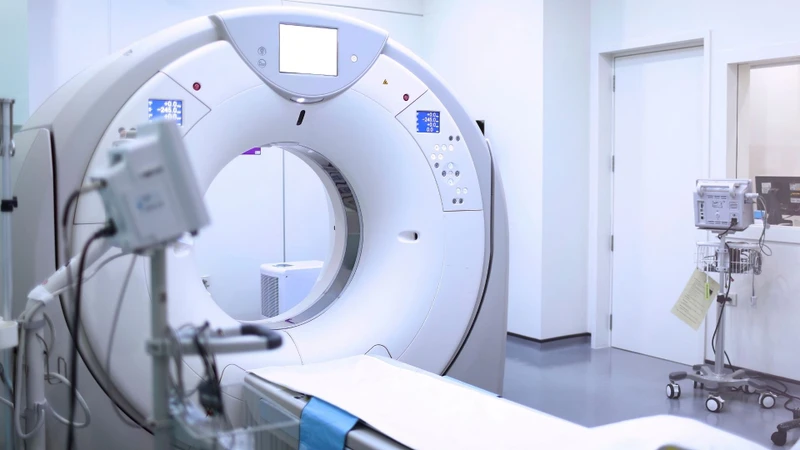 Chụp CT là phương pháp quan trọng để phát hiện và xác định đặc điểm đường gãy xương thái dương