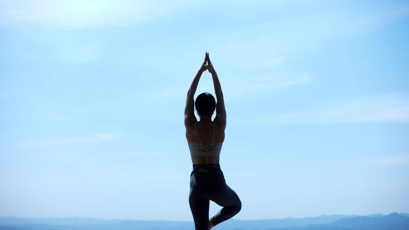 Thay đổi lối sống như tập yoga, hạn chế căng thẳng, ngủ đủ giấc giúp hỗ trợ pha hoàng thể để tăng khả năng đậu thai