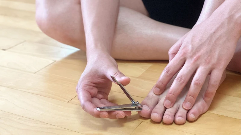 Cắt móng chân đúng cách giúp bảo vệ sức khoẻ móng chân