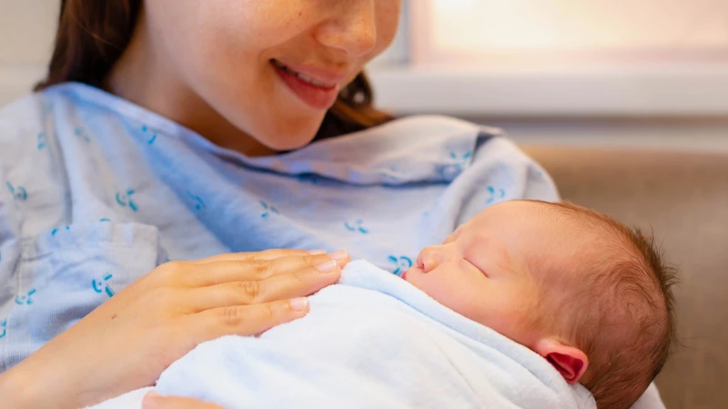 Trong những tuần đầu sau sinh, cơ thể người mẹ cần thời gian để hồi phục tử cung, ổn định nội tiết và tái tạo năng lượng
