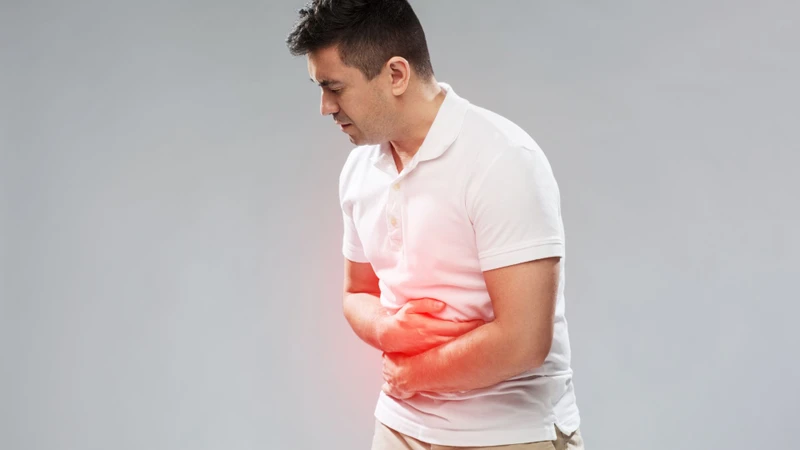 Người bệnh có thể bị đầy bụng, chán ăn, buồn nôn hoặc khó tiêu do dịch mật không được đưa xuống ruột đầy đủ