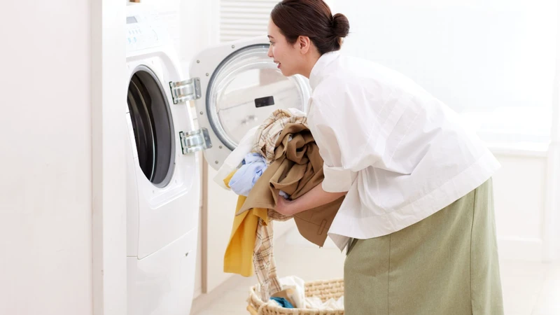 Giặt giũ chăn màn thường xuyên là một trong những cách phòng ngừa bọ chét cắn