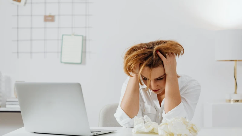 Đau đầu dữ dội là dấu hiệu cho thấy ấu trùng giun đã xâm nhập hệ thần kinh trung ương