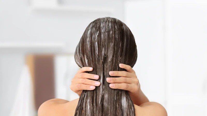 Sử dụng dầu xả đúng cách giúp tóc mềm mượt và khỏe mạnh