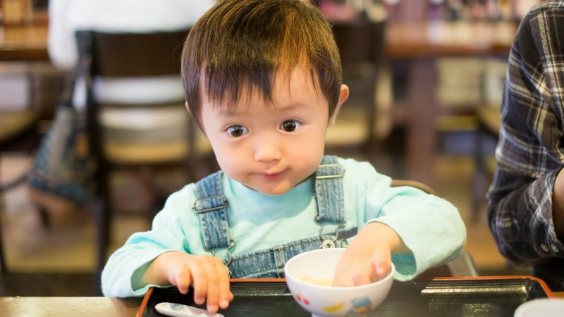 Trẻ 2 tuổi đã có thể ăn chế độ gần giống bữa ăn gia đình