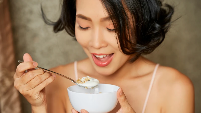 Granola là lựa chọn tiện lợi cho những người bận rộn cần một bữa ăn nhanh nhưng vẫn đầy đủ dinh dưỡng