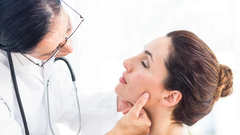 Nên thăm khám sớm nếu tình trạng há miệng phát ra tiếng kêu xảy ra thường xuyên