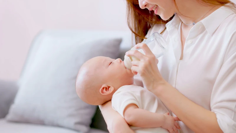Hâm sữa mẹ ở nhiệt độ bao nhiêu? Hướng dẫn cách hâm sữa mẹ giữ trọn dinh dưỡng 3