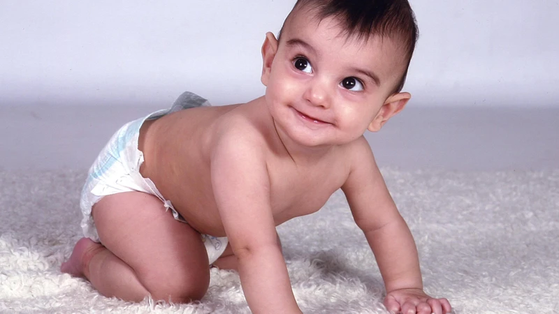 Mẹ nên sử dụng tã cho bé có khả năng thấm hút tốt và thoáng khí để hạn chế ẩm ướt