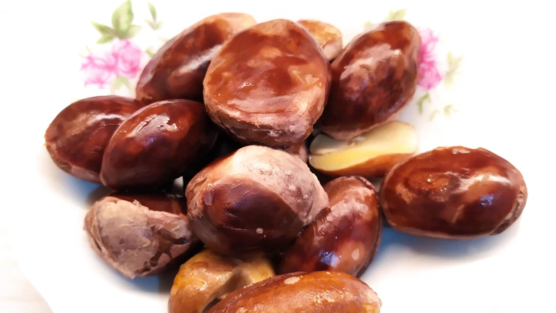 Chỉ nên ăn hạt sầu riêng đã nấu chín hoàn toàn, tránh sử dụng hạt còn sống