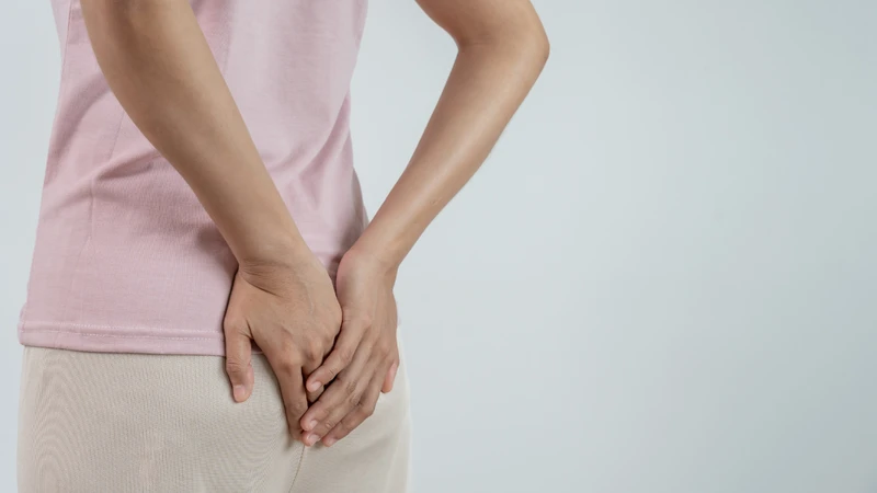 Hậu môn chảy dịch vàng có mùi hôi có thể xuất hiện do khối u hoại tử hoặc nhiễm trùng tại chỗ