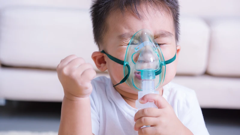 Cha mẹ nên tham khảo ý kiến bác sĩ để chọn giải pháp phù hợp cho trẻ
