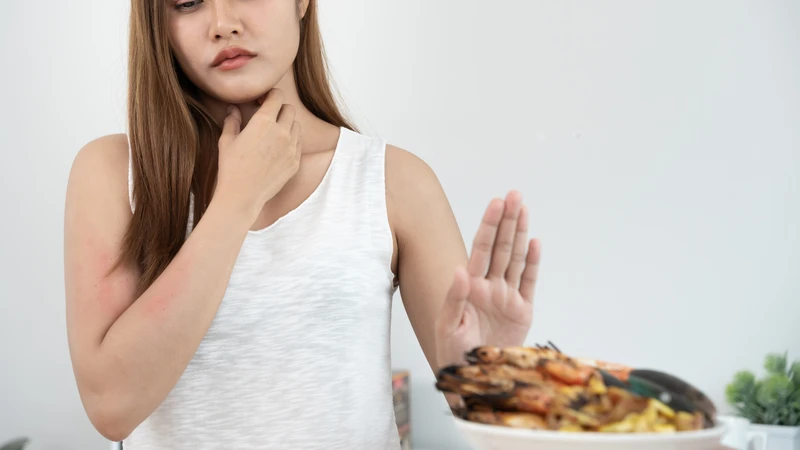Hiểu rõ cách&nbsp;sơ cứu dị ứng thức ăn giúp bạn kiểm soát triệu chứng và ngăn ngừa biến chứng sốc phản vệ