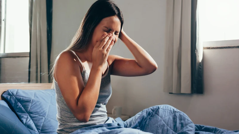 Ổ gà ở nách có thể gây ra cảm giác đau đớn khi cử động tay