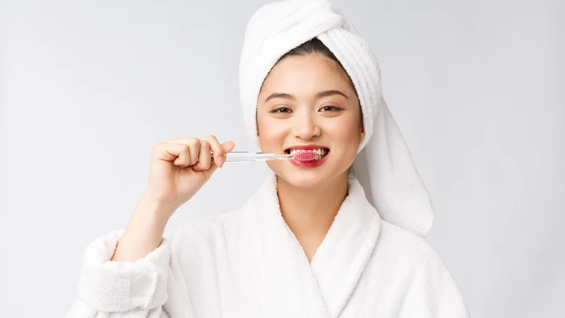 Vệ sinh răng miệng đúng cách để giúp giảm đau và thúc đẩy lành vết thương