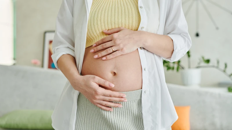 Cảm giác nặng bụng dưới, tức vùng âm đạo từ tuần thứ 14 có thể là dấu hiệu hở eo tử cung