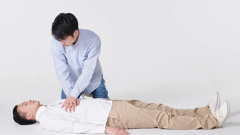 Hô hấp nhân tạo kết hợp ép tim ngoài lồng ngực khi nạn nhân ngừng thở hoặc ngưng tim