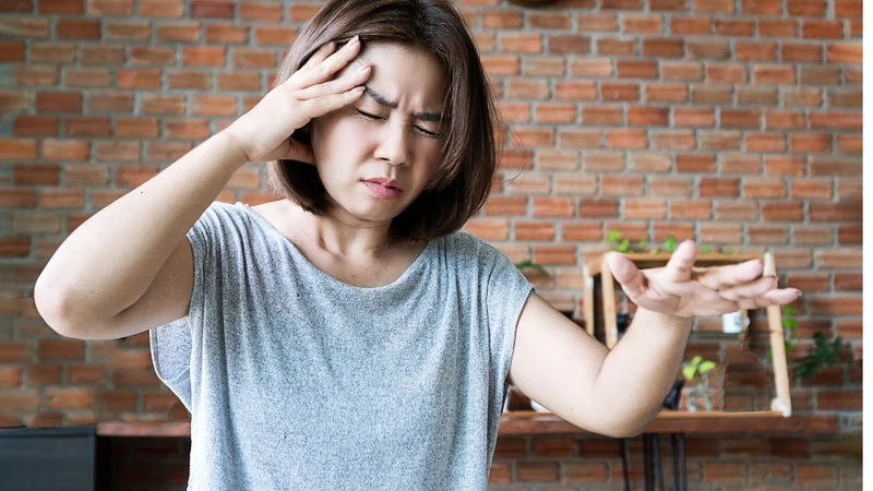 Chóng mặt, tê đầu chi và mất thăng bằng là dấu hiệu sớm cần chú ý
