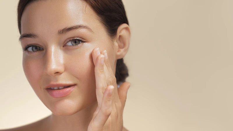 Hyaluronic acid giúp da mẹ giữ nước và căng mịn