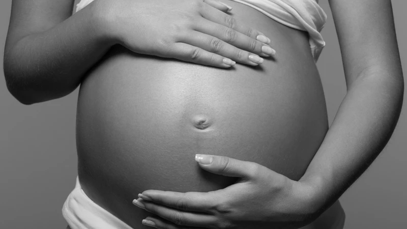 Những thay đổi giải phẫu và huyết động trong thai kỳ có thể làm xuất hiện hoặc làm nặng tình trạng chèn ép tĩnh mạch thận