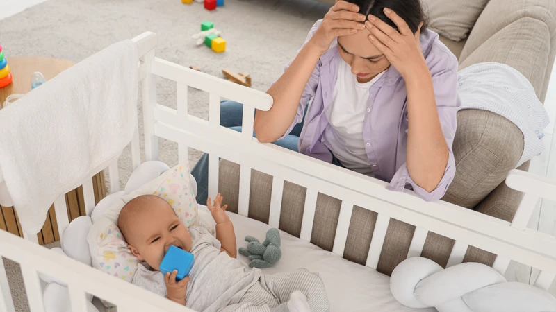 Người mẹ có thể đột ngột cảm thấy buồn bã hoặc bật khóc mà không có nguyên nhân cụ thể