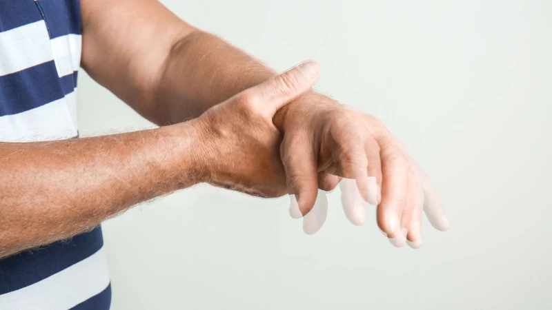 Kích thích thần kinh là một trong những triệu chứng của hội chứng cai rượu