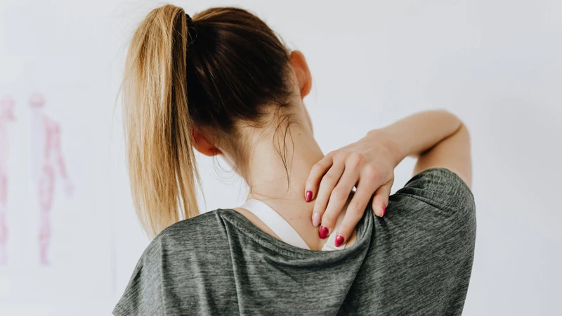 Ở mạc treo tràng trên dạng mạn tính, người bệnh có thể có thể trạng cao gầy hoặc biến dạng cột sống
