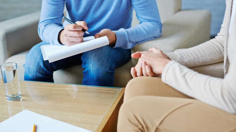 Trao đổi với chuyên gia tâm lý là bước đầu tiên để vượt qua nỗi sợ hãi