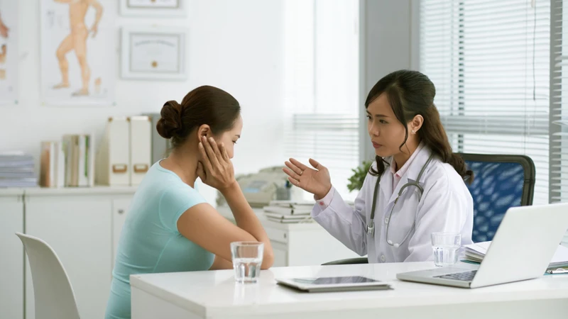 Thói quen vệ sinh cá nhân và theo dõi sức khỏe hằng ngày góp phần phòng ngừa các tình trạng nhiễm khuẩn nghiêm trọng