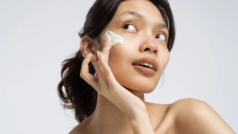 Chống nắng là bước quan trọng để ngăn hồng ban trở nên nghiêm trọng hơn